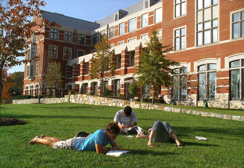 1200px-Georgetown_Jesuit_Residence.jpg